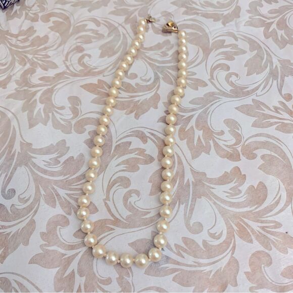 Vintage Liz Claiborne Knotted Faux Pearl Necklace w/ Gold Tone Hardware 16” - Picture 2 of 4